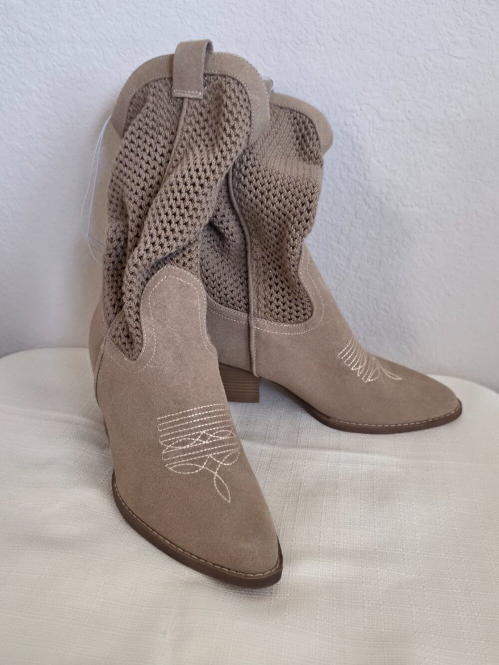 Universal Thread Jasper Western Boots NWT 9